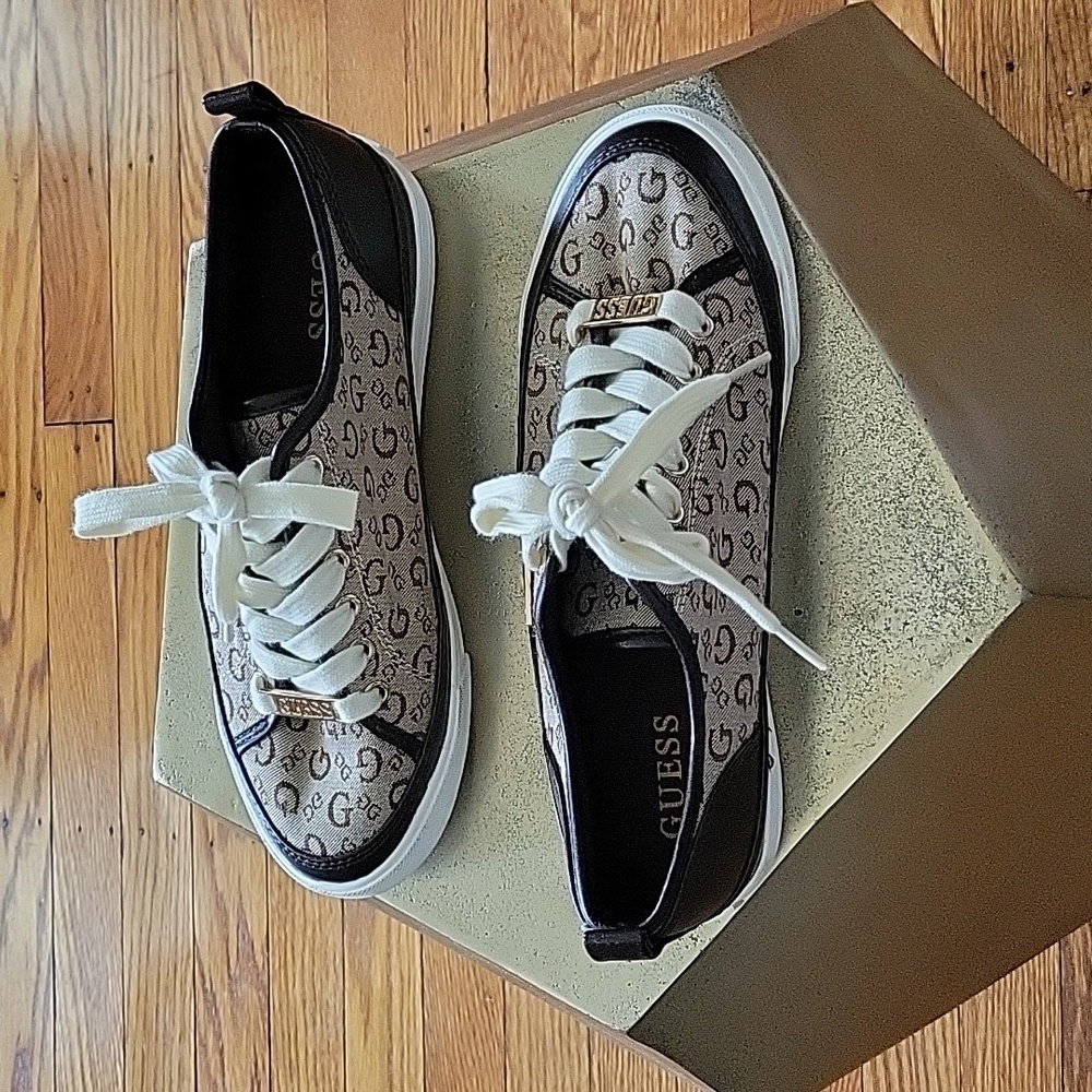 GUESS Logo Sneakers